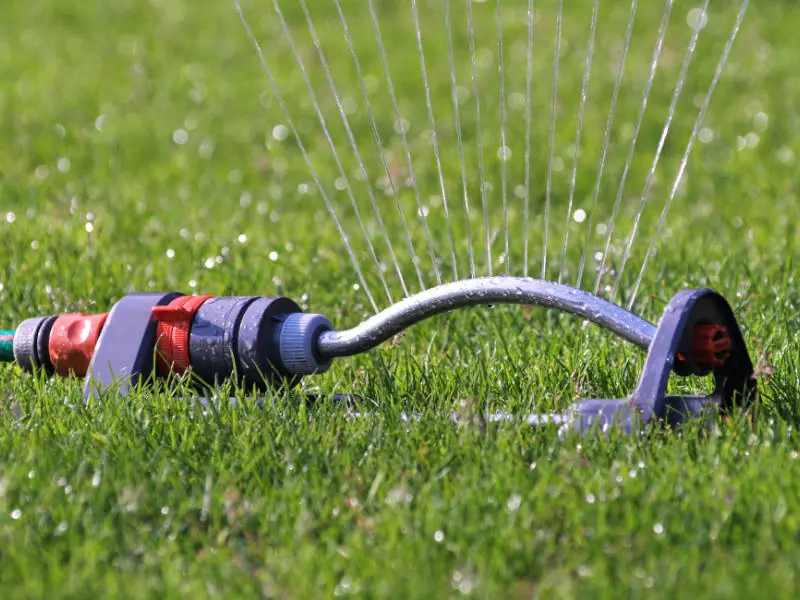 芝生の水やりをラクにするスプリンクラーについて | 農家web